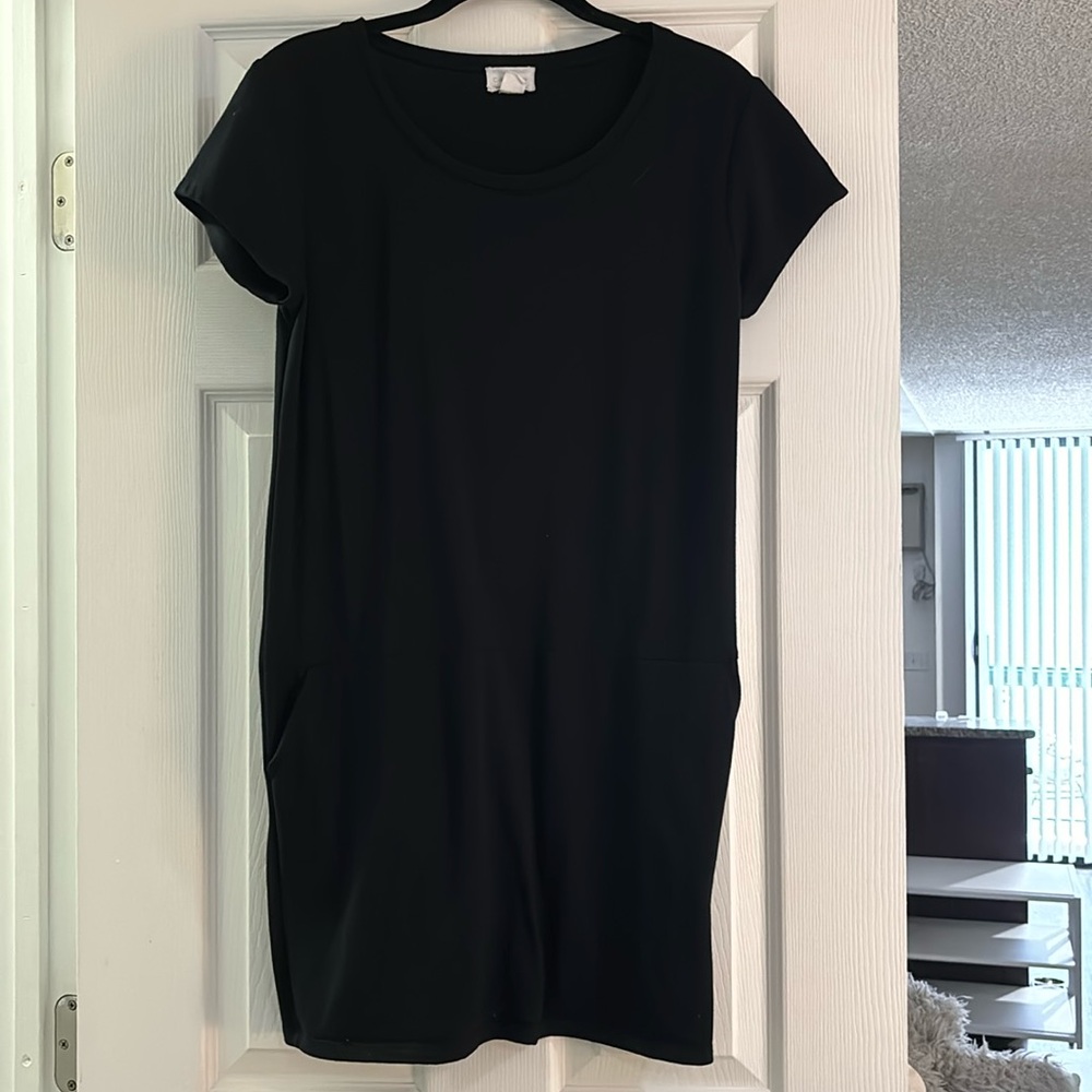 Black dress with pockets